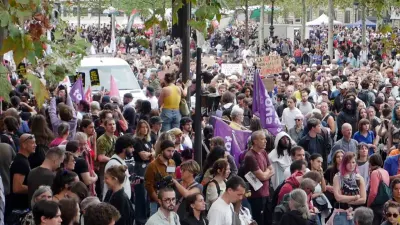 Paris’te Silah Kullanımı Yasasına Karşı Binlerce Kişi Sokaklara Döküldü