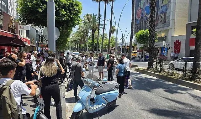 Yaya geçidinden geçen yayaya motosiklet çarptı: 2 yaralı