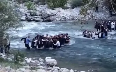 Yüksekova'da Yürek Yakan Olay: Sarp Arazide Kalp Krisi Geçiren Adamın Cenazesi Omuzlarda Taşındı