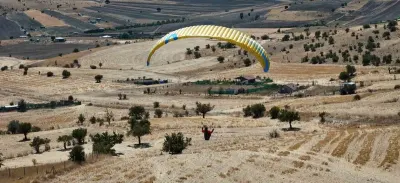 Zirvelerden Gökyüzüne: Bekir Kutlar’ın Tırman ve Uç Tutkusu