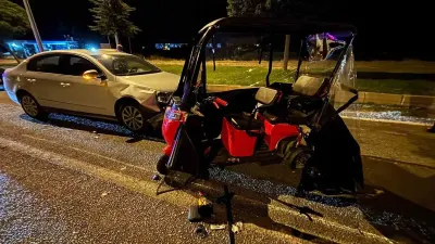 Tavşanlı'da Otomobil Elektrikli Bisiklete Çarptı: 2 Yaralı