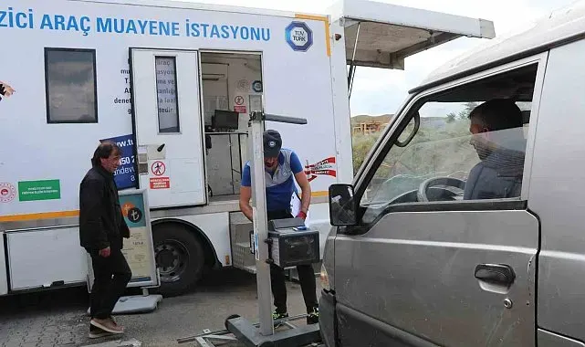 Oltu'da gezici araç muayene aracı araç sahiplerine büyük kolaylık sağlıyor