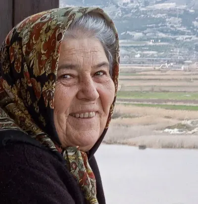 Denizli'de Domates Yüklü Tır ile Otomobil Çarpıştı: 1 Ölü, 2 Yaralı