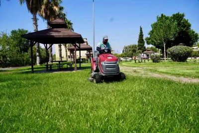 Kepez Belediyesi'nden Yeşil Alanlarda Kapsamlı Bakım ve Düzenleme Çalışmaları