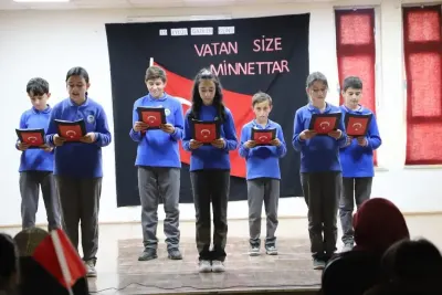 Bayburt'ta Öğrencilerden Anlamlı Gaziler Günü Programı