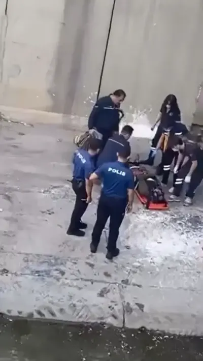 Esenyurt'ta Polisten Kaçmak İçin Dereye Atlayan Kadın Ayağını Kırdı