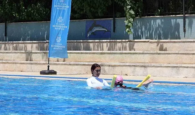 Otizmli çocuklar yüzmeyle güçleniyor