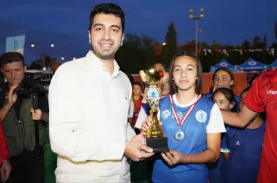Tuzla'da Yaz Spor Okulları Coşkulu Bir Kapanış Şöleniyle Sona Erdi