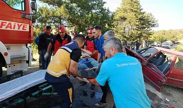 Dursunbey'de trafik kazası: 3 yaralı