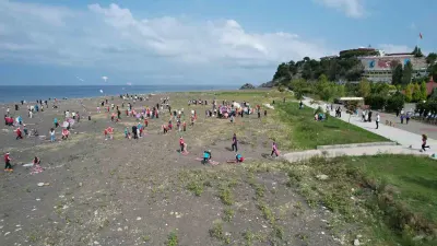 Zonguldak'ta Filistinli Çocuklar İçin Gökyüzüne Uçurtma Uçuruldu