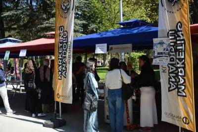 Anadolu Üniversitesi'nde Öğrenci Kulüpleri Stant Şenliği Başladı