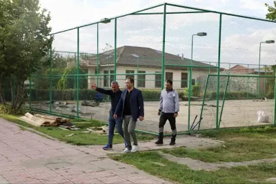 Ağrı'da Tenis Kortlarının Zemini Yenileniyor
