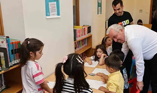 Başkan Şadi Özdemir, çocuklar ve ebeveynleri ile kütüphane buluştu