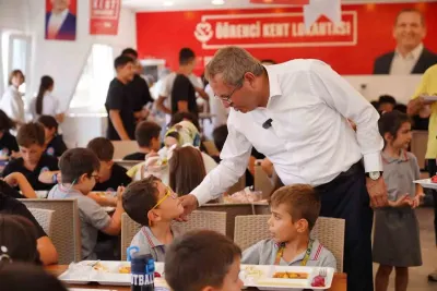 Ayvalık'ta Öğrenci Kent Lokantaları 50 TL'ye Üç Çeşit Yemek Sunuyor