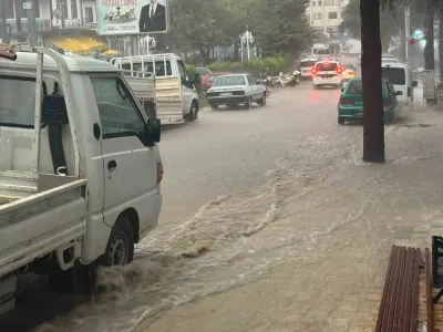 Antalya’da Şiddetli Sağanak Hayatı Felç Etti: Elmalı’da Pazar Yeri Sular Altında Kaldı