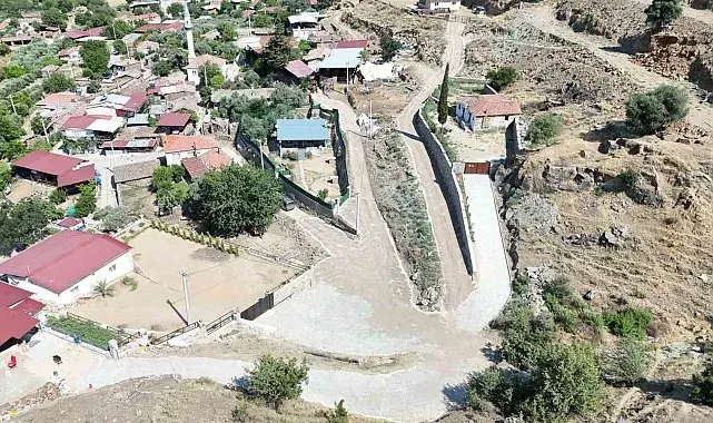 Nazilli Belediyesi Kırcaklı'da yolları yeniledi