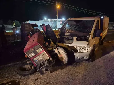 Gaziantep'te Kamyonet ile Traktör Çarpıştı: 3 Yaralı