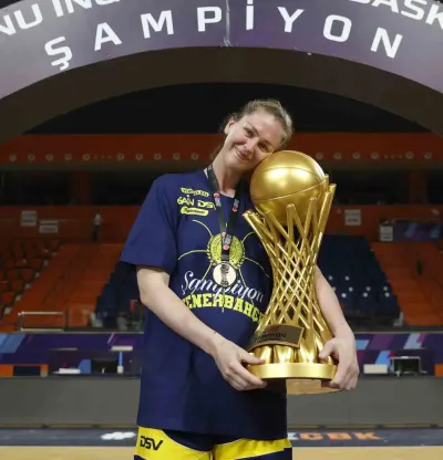 Fenerbahçe Kadın Basketbol Takımı Yıldız Oyuncu Emma Meesseman ile 1 Yıllık Sözleşme Yeniledi