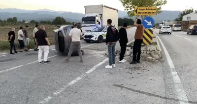 Bursa İnegöl'de Kazadan Kaçmak İsteyen Sürücü Refüje Devrildi: 1 Yaralı