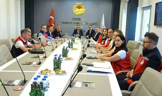 Giresun'da kahverengi kokarcaya karşı 130 bin samuray arısı doğaya salındı