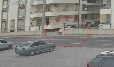 Hatay'da Yürekleri Ağza Getiren Kaza: 4 Yaşındaki Çocuk Geri Manevra Yapan Otomobilin Altında Kaldı