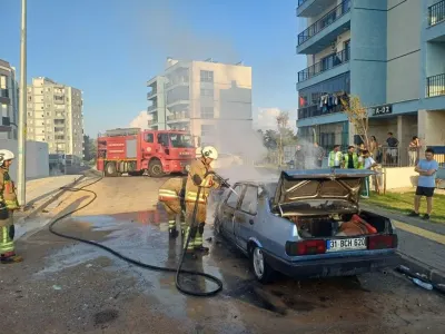 Hatay İskenderun’da Park Halindeki Tofaş Alev Alev Yandı