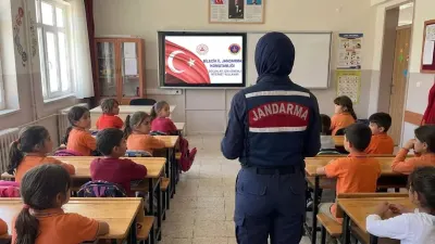 Bilecik'te Jandarmadan Öğrencilere Güvenli ve Bilinçli İnternet Uyarısı