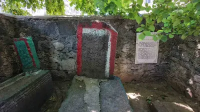 Erzurum'daki Tarihi 'Öksürük Baba' Türbesi Şifa Arayanların Akınına Uğruyor