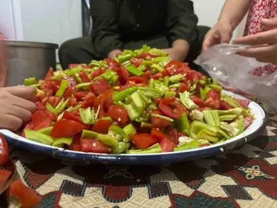 Ağrı’da Kış Hazırlıkları Başladı: Yaz Sebzeleri Derin Dondurucularda ve Konservelerde Saklanıyor