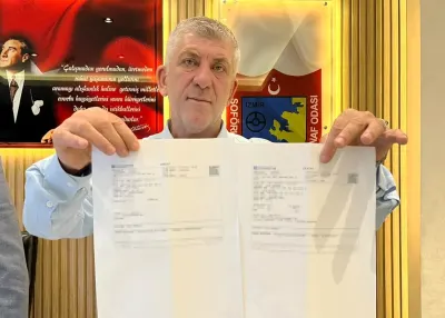 İzmirli Taksici 920 Lira Yerine Hesabına Gelen 920 Bin Lirayı Sahibine İade Etti
