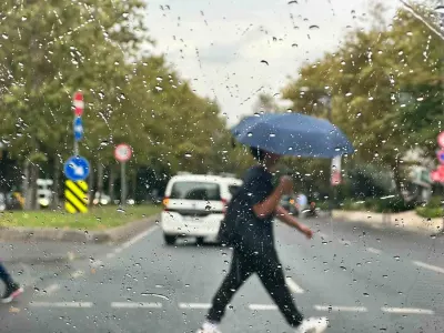 İstanbul'da Sonbahar Yağmuru Etkili Olmaya Başladı: Vatandaşlar Hazırlıksız Yakalandı