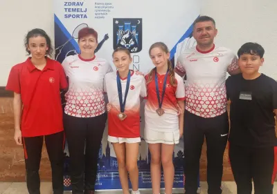 Manisalı Badmintoncular Hırvatistan'da Çifte Bronz Madalya Kazandı