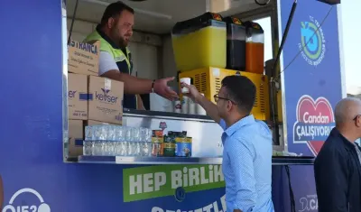 Tekirdağ'da Üniversite Öğrencilerine Sıcak Karşılama ve İkram