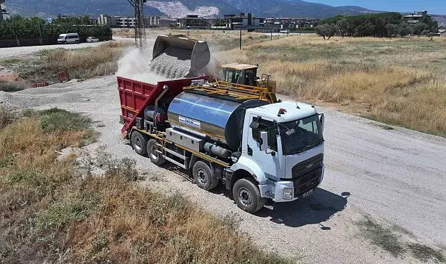 Altyapısı tamamlanan yollar asfaltlanıyor