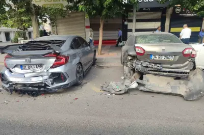 Batman'da Kontrolden Çıkan Otomobil Park Halindeki 2 Araca Çarptı: Sürücü Olay Yerinden Kaçtı