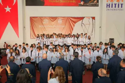 Hitit Üniversitesinde 139 Tıp Öğrencisi Beyaz Önlük Giydi ve Hekimlik Andı Okudu