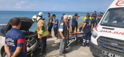 Hatay Arsuz'da Uçuruma Yuvarlanan Otomobilin Sürücüsü Yaralandı