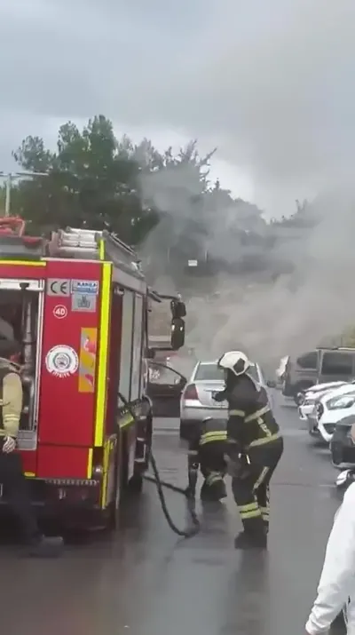 Kocaeli Şehir Hastanesi Otoparkında Otomobil Yangını Paniği