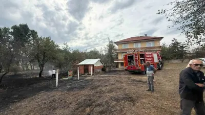 Bolu'da Evlerin Yanındaki Otluk Alanda Korkutan Yangın