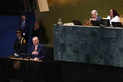 Cumhurbaşkanı Erdoğan'dan İslamofobi ve Başörtüsü Yasağı Tepkisi