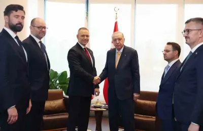 Cumhurbaşkanı Erdoğan, New York'ta Polonya Cumhurbaşkanı Nawrocki ile Bir Araya Geldi