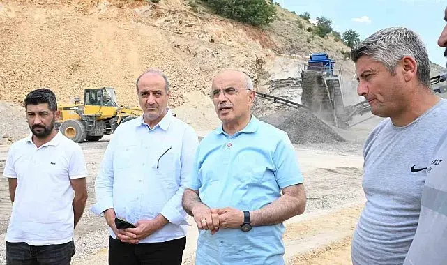 Büyükşehir mobil konkasörlerle hem üretiyor hem hızlı hizmet veriyor