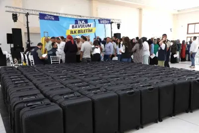 Hatay Büyükşehir Belediyesi'nden Üniversite Öğrencilerine Bavul ve Ulaşım Desteği
