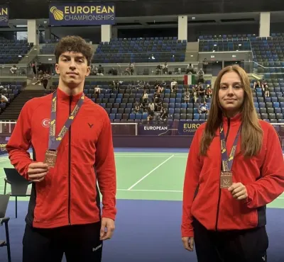 Erzincanlı Milli Badmintoncular Gökay Göl ve Nisa Nur Çimen Dünya İkincisi Oldu