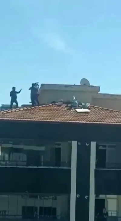 Gaziantep'te Beş Katlı Binanın Çatısında Yürekleri Ağza Getiren Kavga Kamerada
