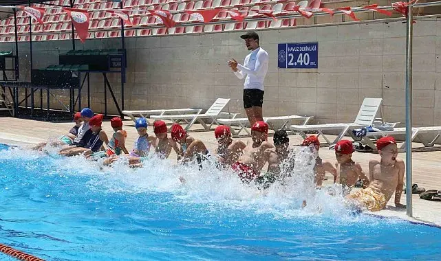 Şehzadeler'de yüzme kursları kapılarını açtı