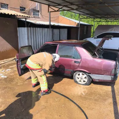 Hatay Reyhanlı'da Park Halindeki TOFAŞ Marka Otomobilde Çıkan Yangın Söndürüldü