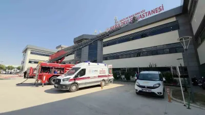 Hatay'da Gerçeğini Aratmayan Yangın Tatbikatı: Hastane Personelinin 'Yardım Edin' Çığlıkları Dikkat Çekti