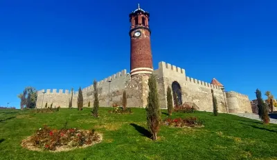 Erzurum'un Simge Yapısı Tarihi Saat Kulesi Bakım Nedeniyle Ziyarete Kapatılıyor