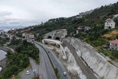 Trabzon Güney Çevre Yolu Akçaabat Geçişinde Çalışmalar Sürüyor